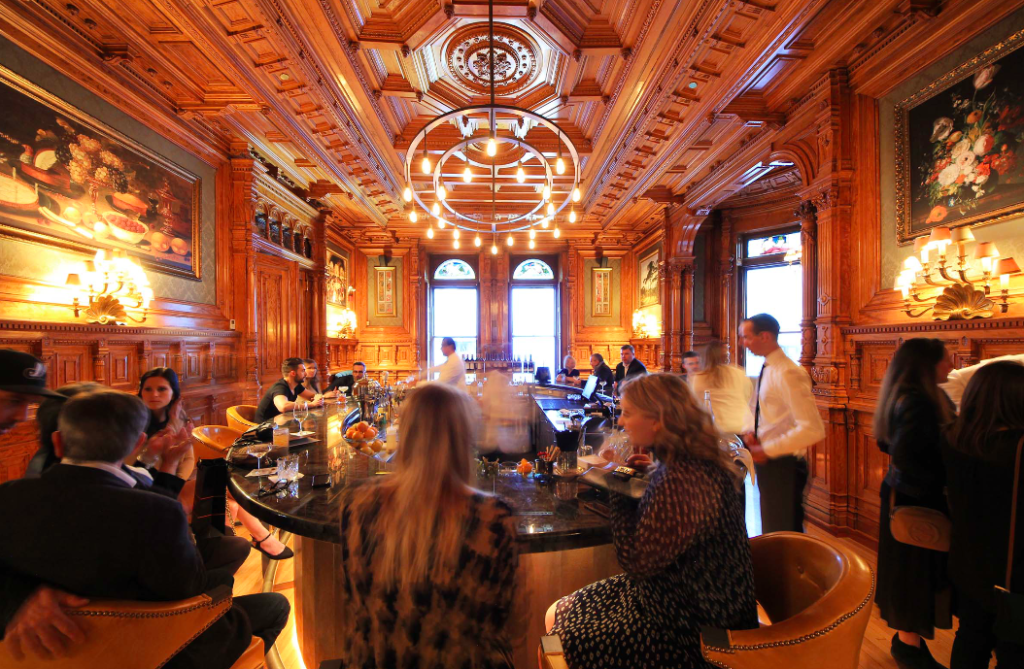 Mount Stephen, Bar George, Unusual montreal restaurants, gentlemen club montreal, victorian mansion,
