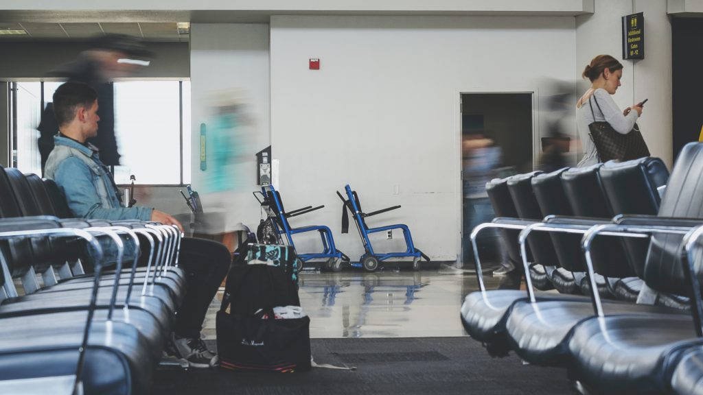 How to keep yourself entertained while traveling