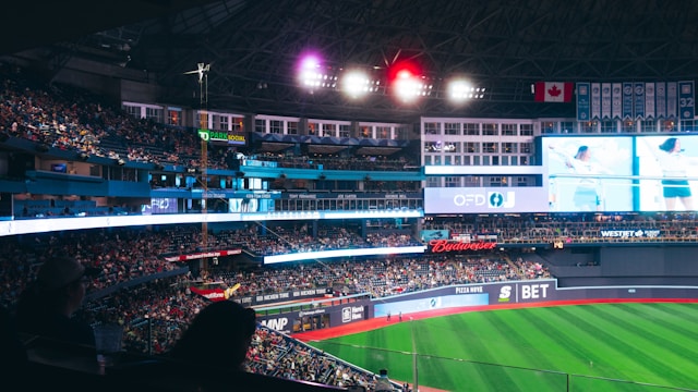 Here’s how to save on flight to travel to Toronto or Los Angeles for the World Series Photo by Alex Lian on Unsplash